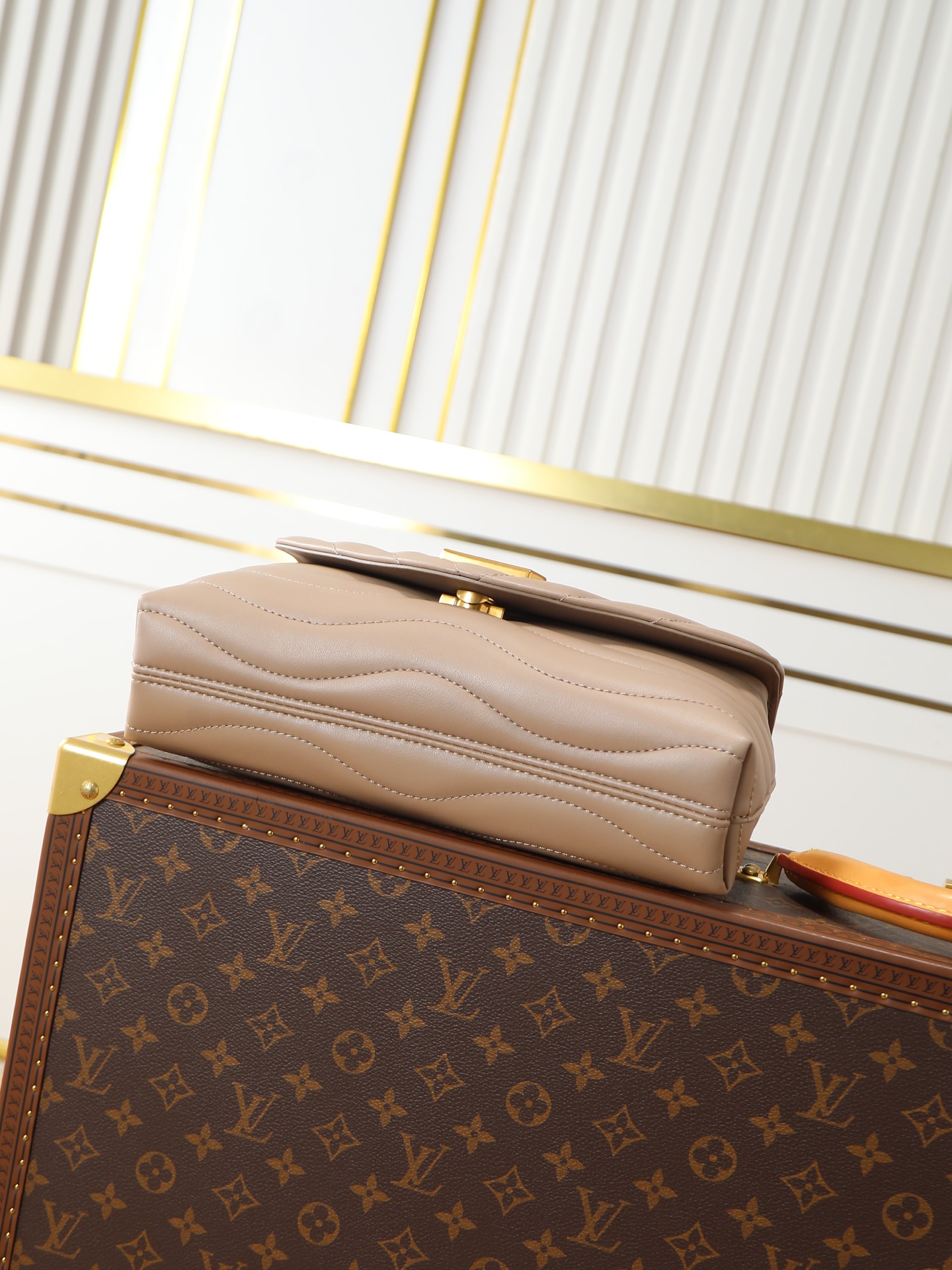 Louis Vuitton New Wave Chain Handbag M58550 - Image 4