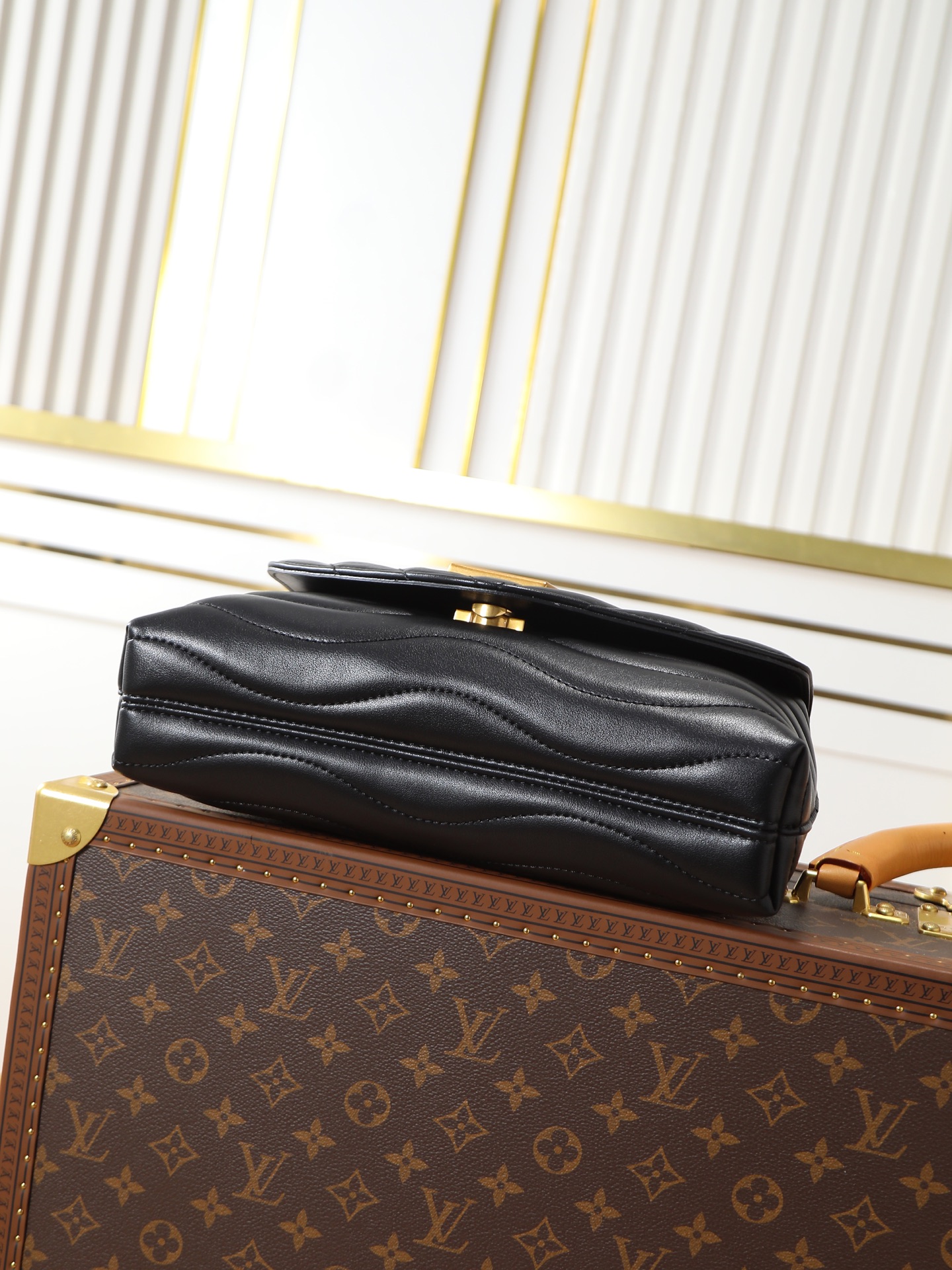 Louis Vuitton New Wave Chain Shoulder Bag M58552 - Image 4