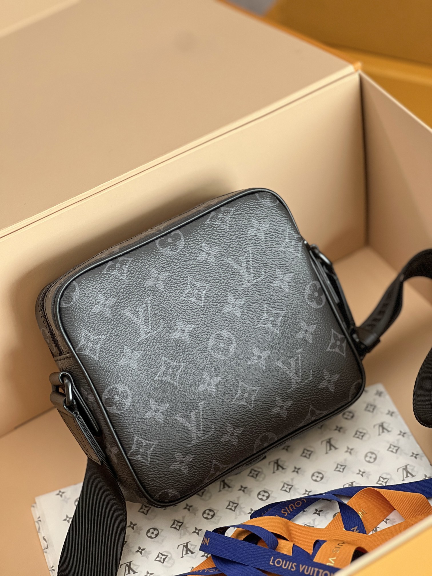 Louis Vuitton Getaway Messenger Bag M12518 - Image 4