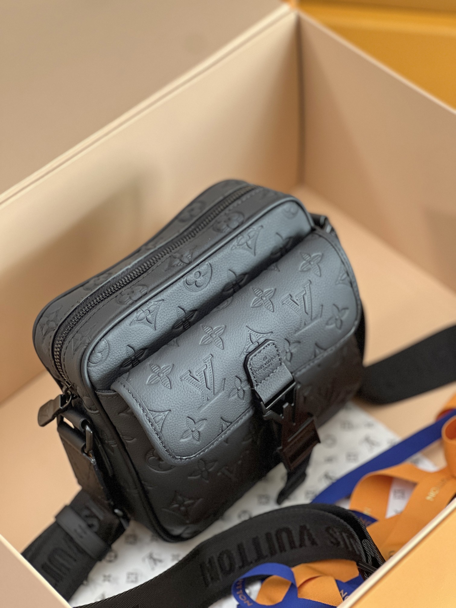 Louis Vuitton Getaway Messenger Bag in Monogram Shadow Leather - Image 4