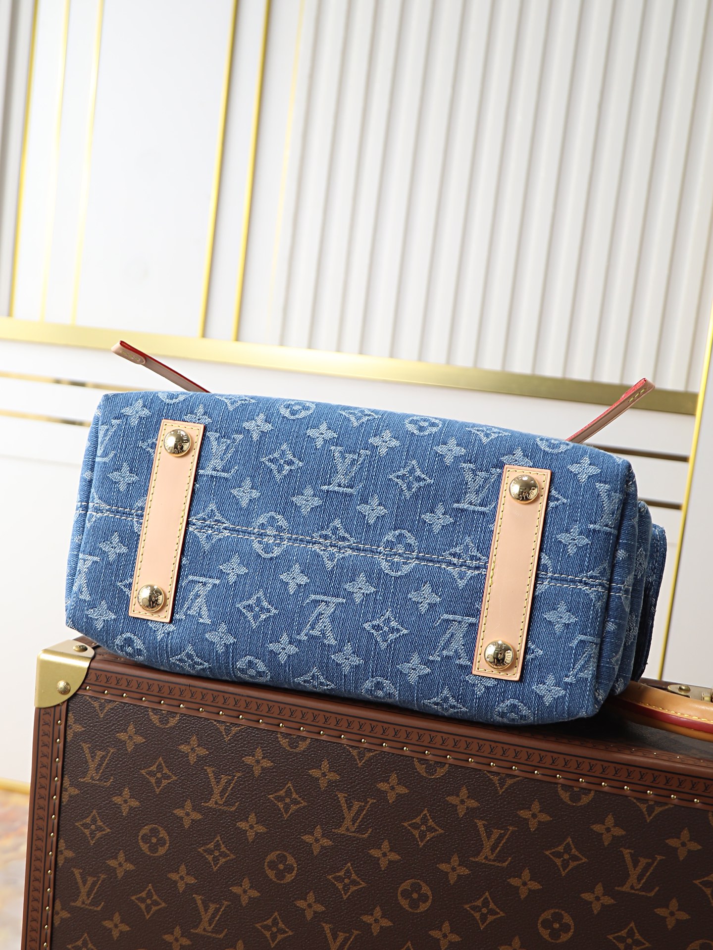 Louis Vuitton Carryall Cargo Small Handbag in Blue Denim - Image 4