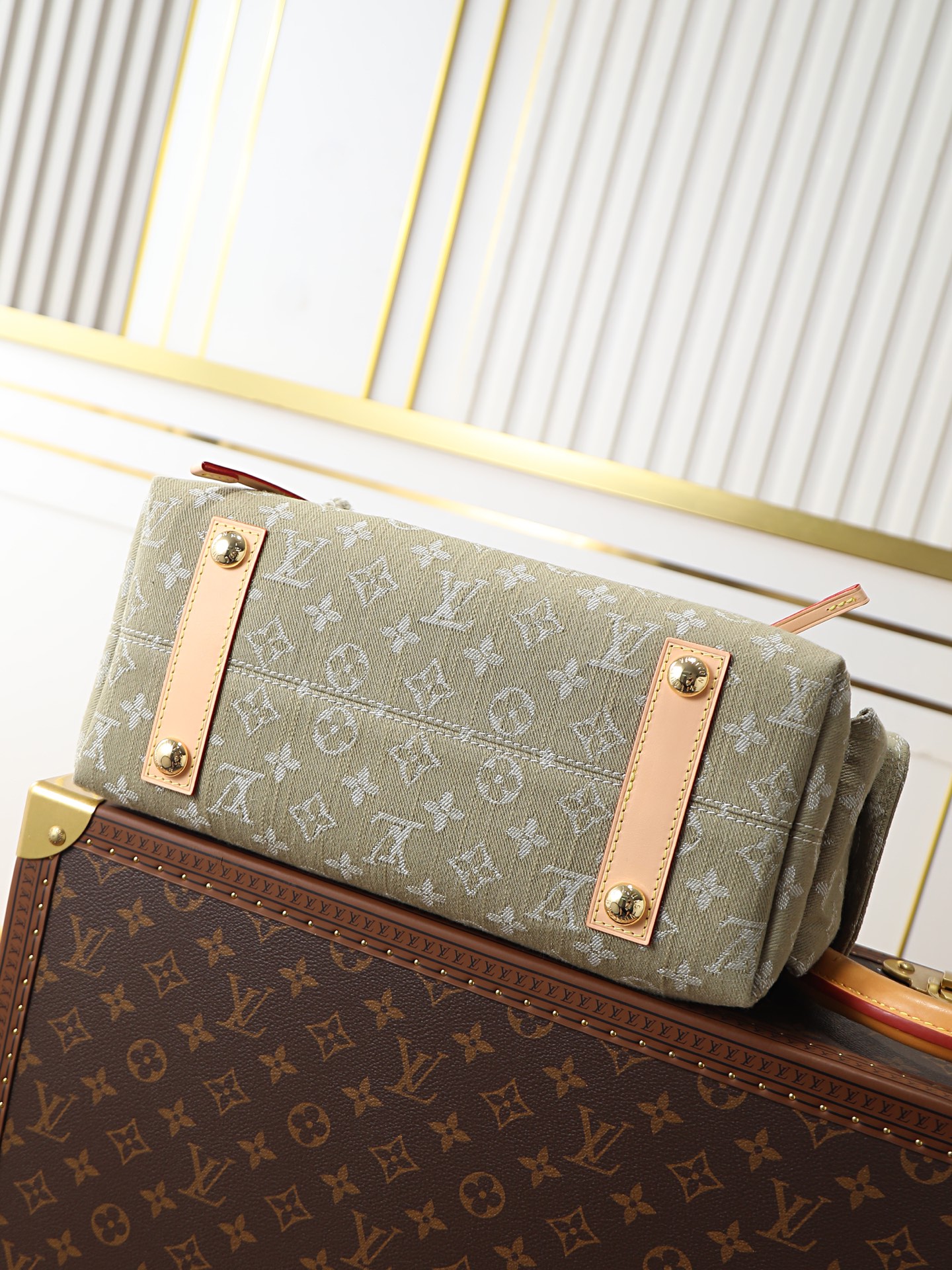 Louis Vuitton Carryall Cargo Small Handbag in Denim, M27623 - Image 4