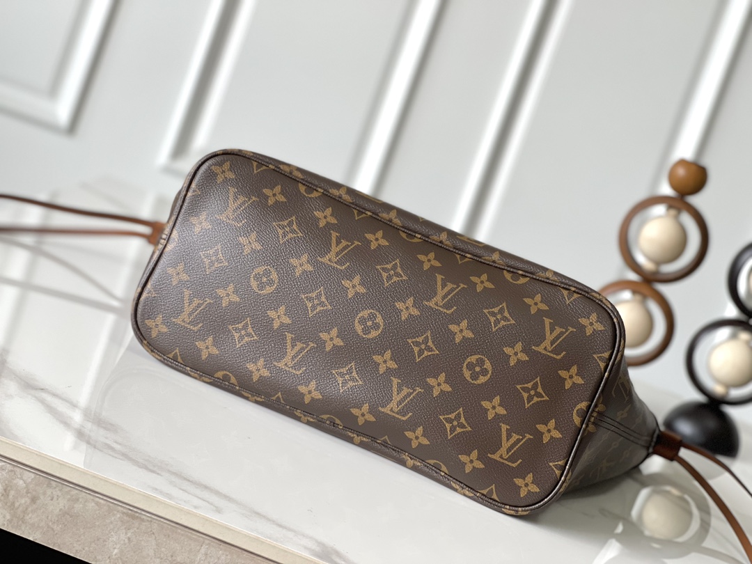 Louis Vuitton Neverfull MM Tote Bag in Damier Azur Canvas - Image 4