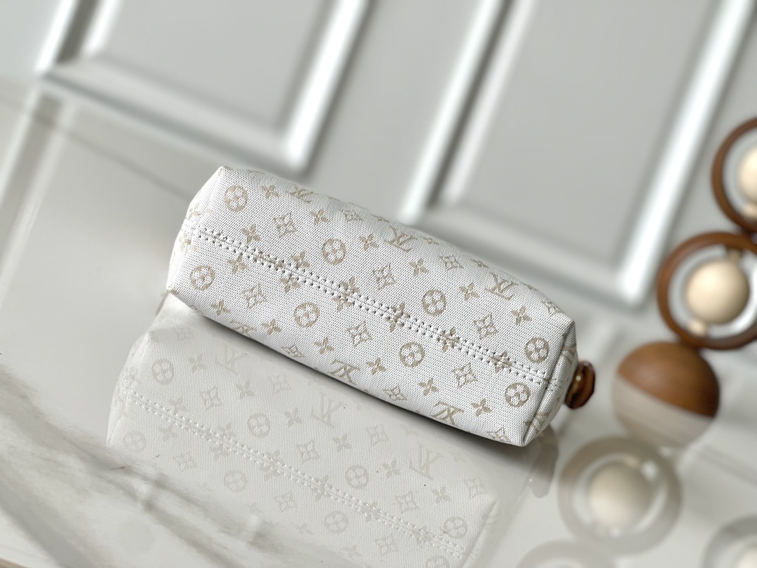 Louis Vuitton Hills Pochette Monogram Mini Handbag M12433 - Image 4