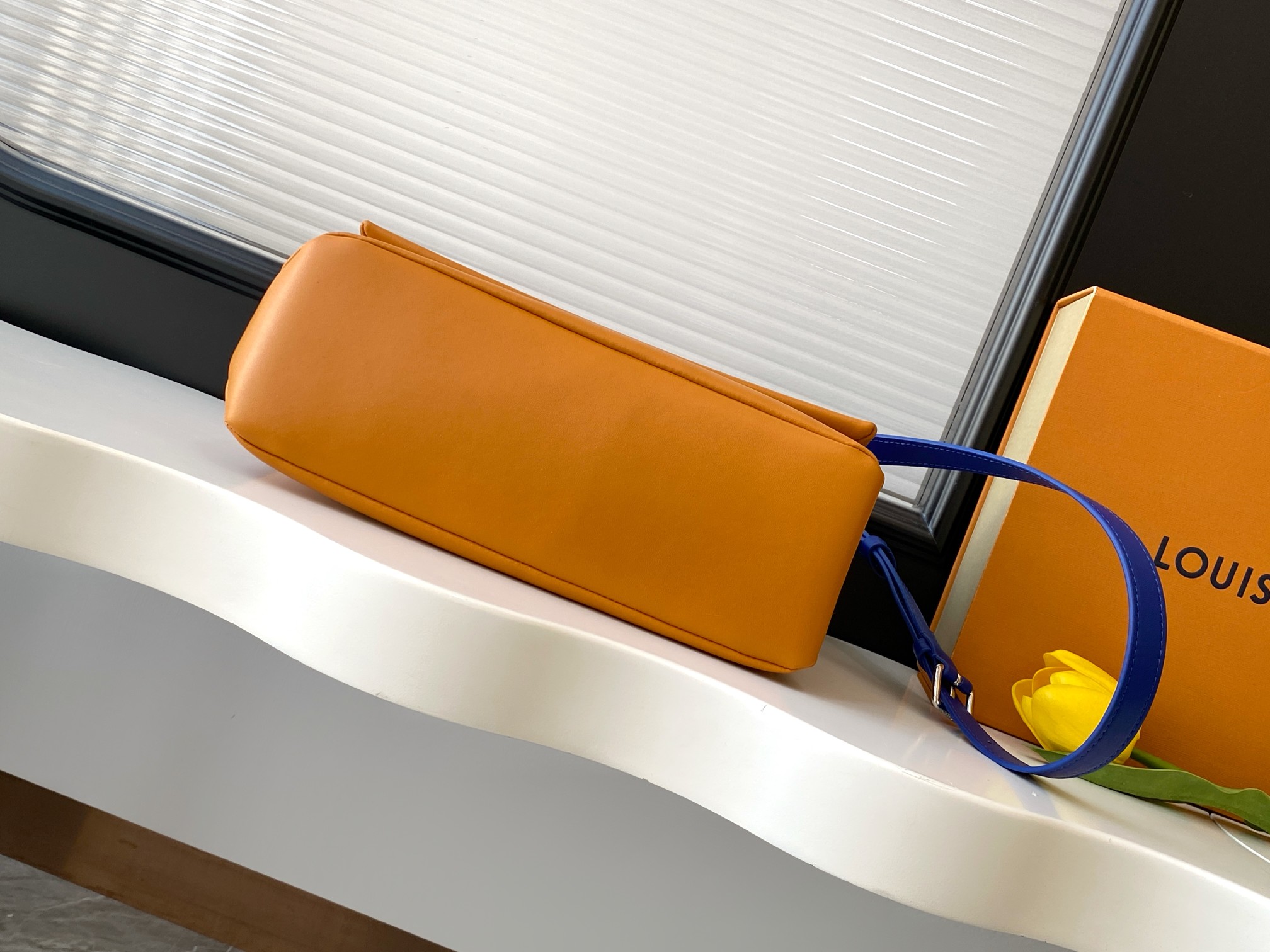 Louis Vuitton Medium Yellow Leather Handbag - Image 4