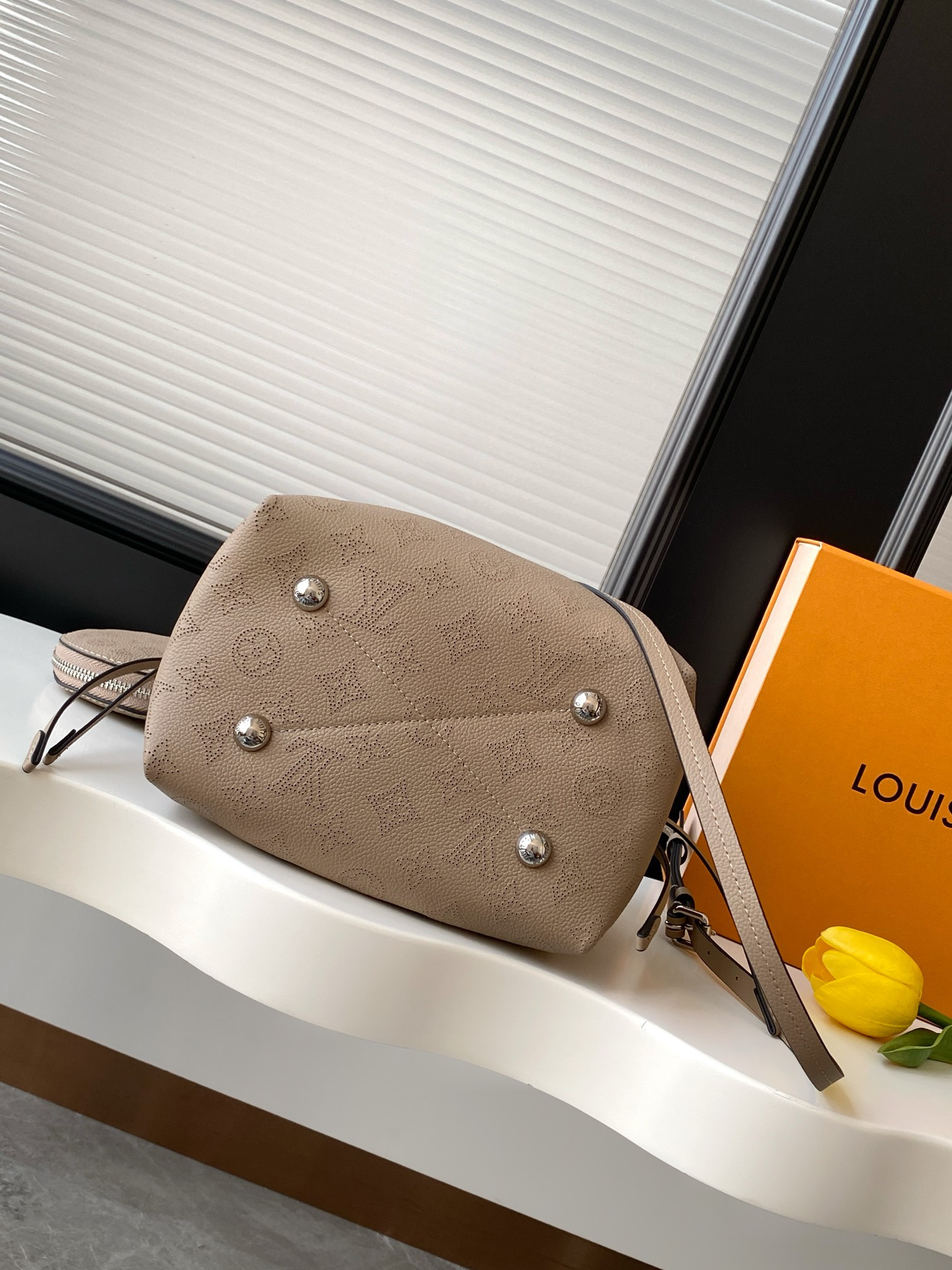 Louis Vuitton Bella Monogram Perforated Calfskin Handbag M57201 - Image 4