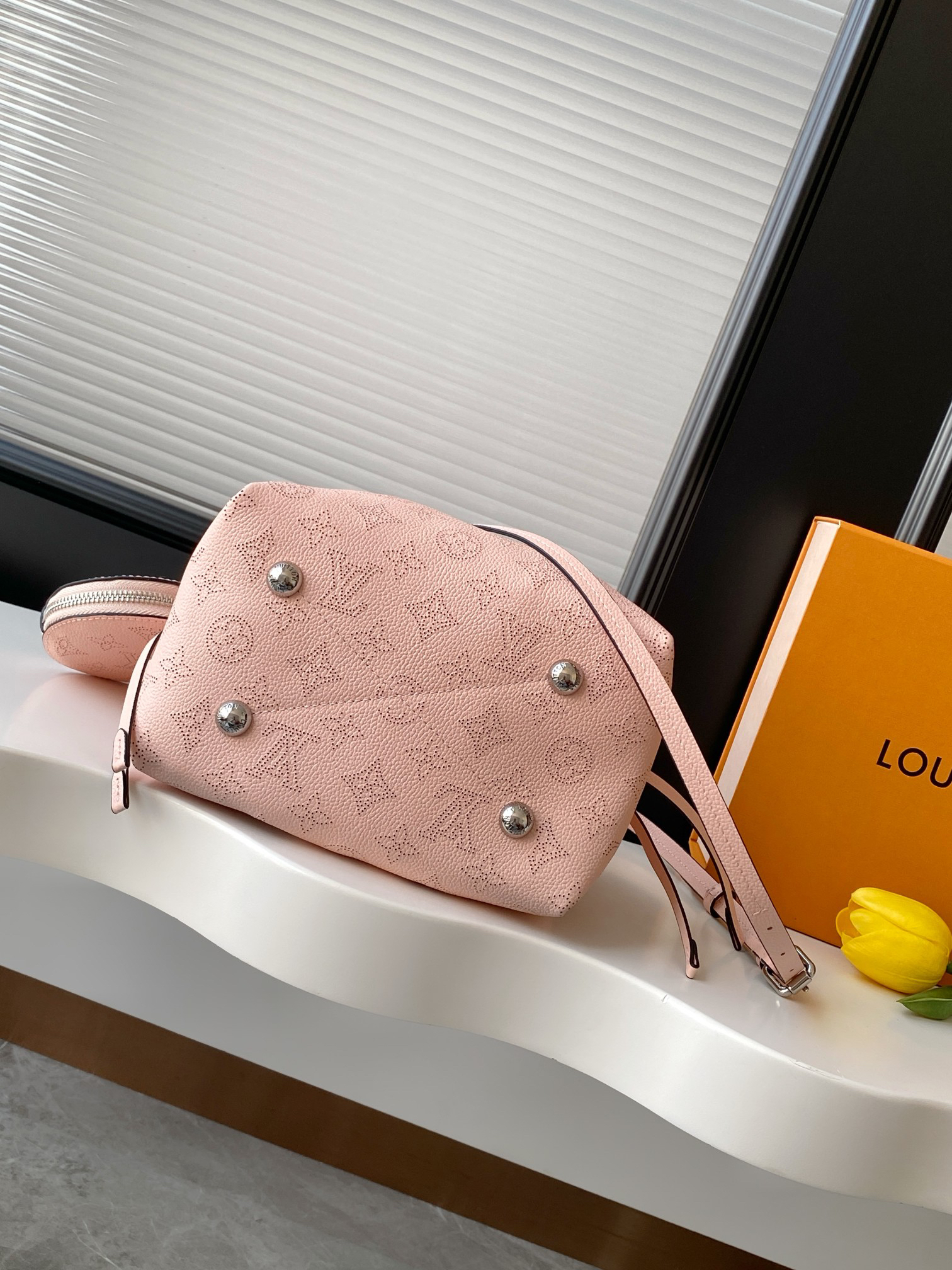 Louis Vuitton Bella Handbag - Image 4