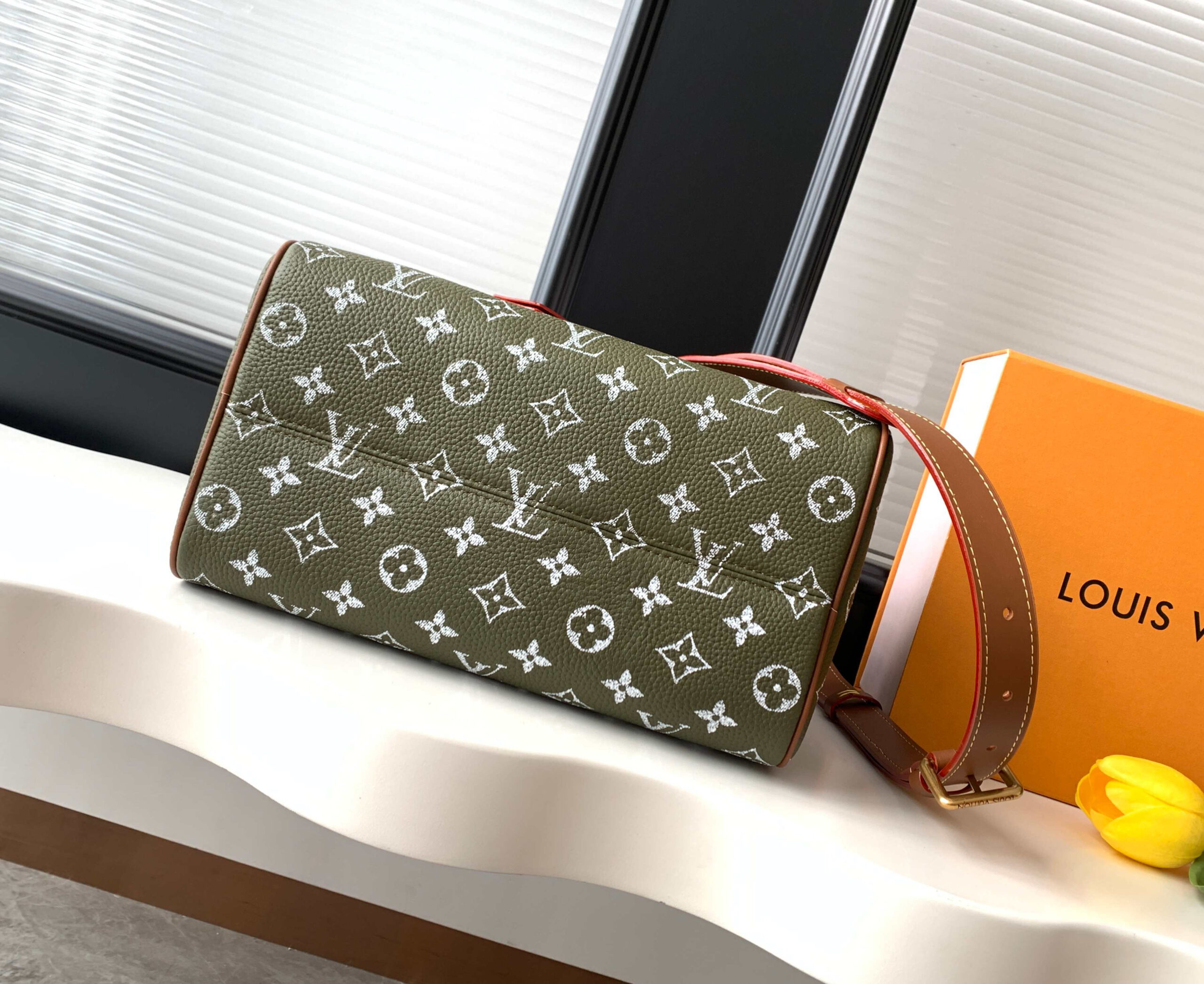 Louis Vuitton Speedy P9 Bandoulière 30 Monogram Leather Handbag - Image 4