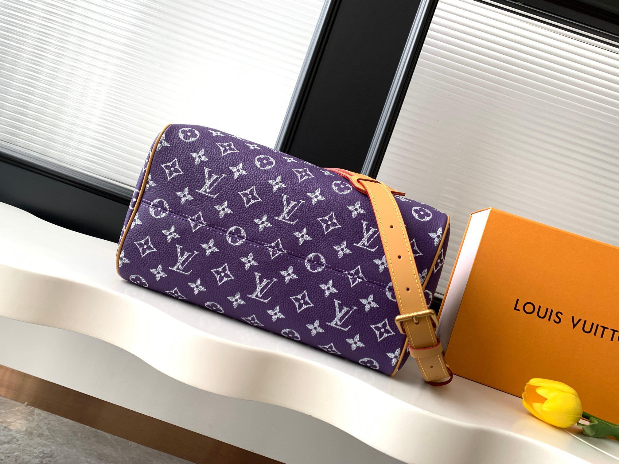 Louis Vuitton Speedy P9 Bandouliere 30 Leather Handbag - Image 4