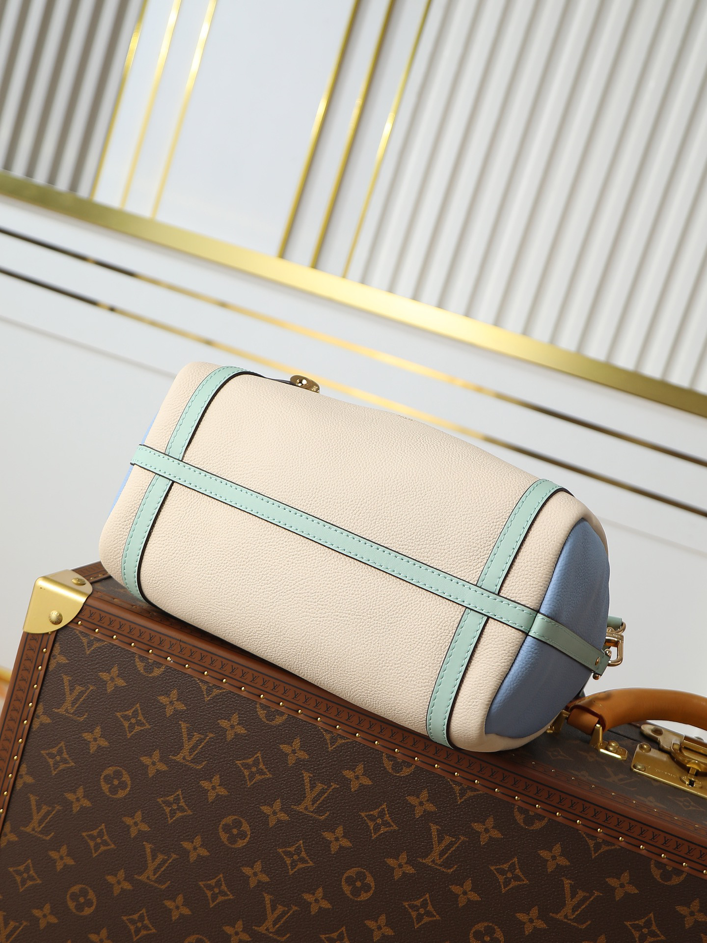 Louis Vuitton Express PM Handbag M26095 - Image 4