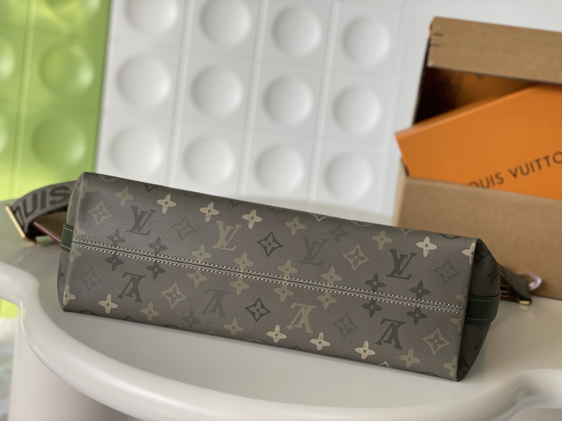 Louis Vuitton Metis Handbag M27181 Green Monogram Canvas - Image 4