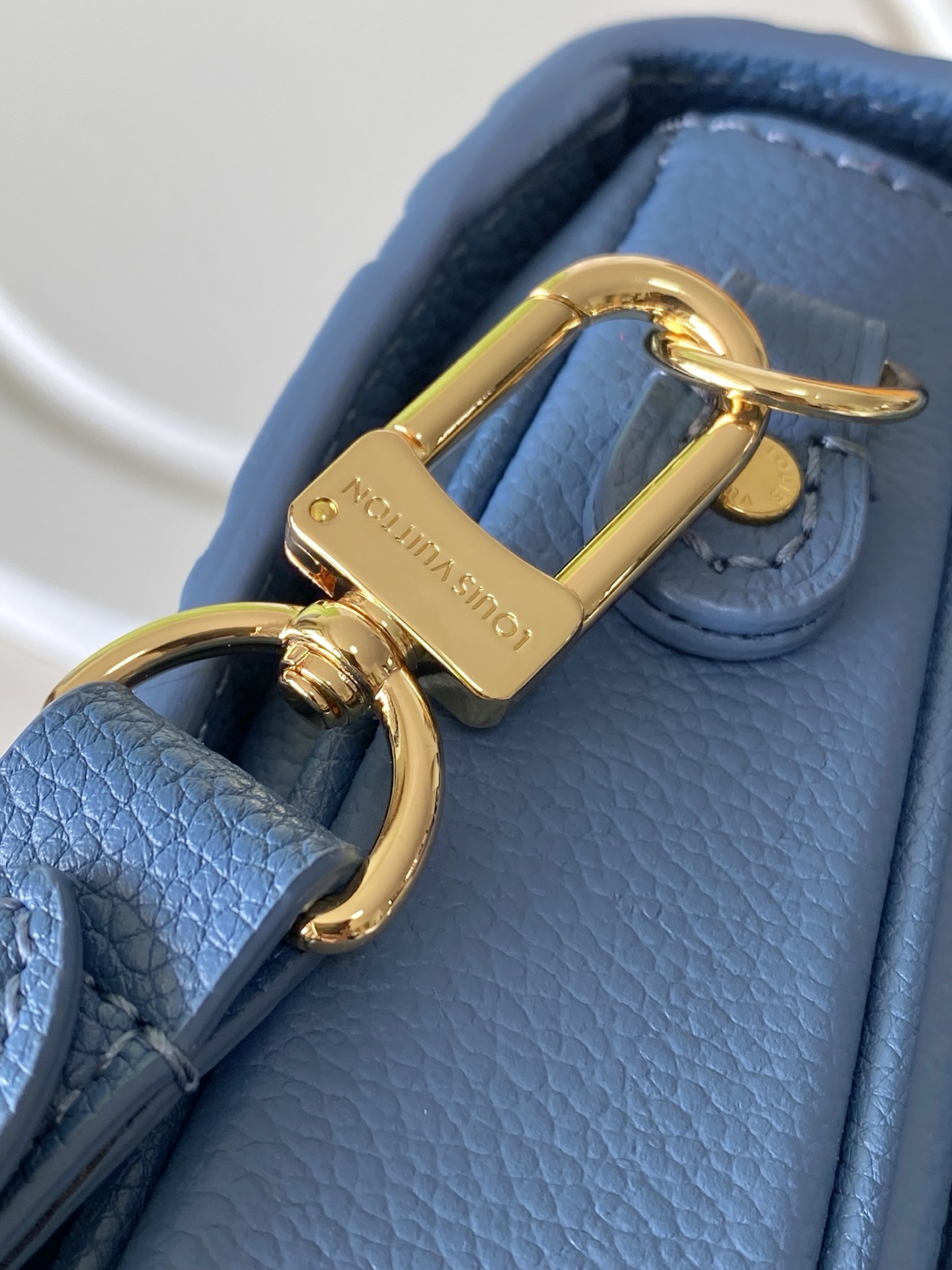 Pochette Métis M27357 Monogram Empreinte Crossbody Bag - Image 4