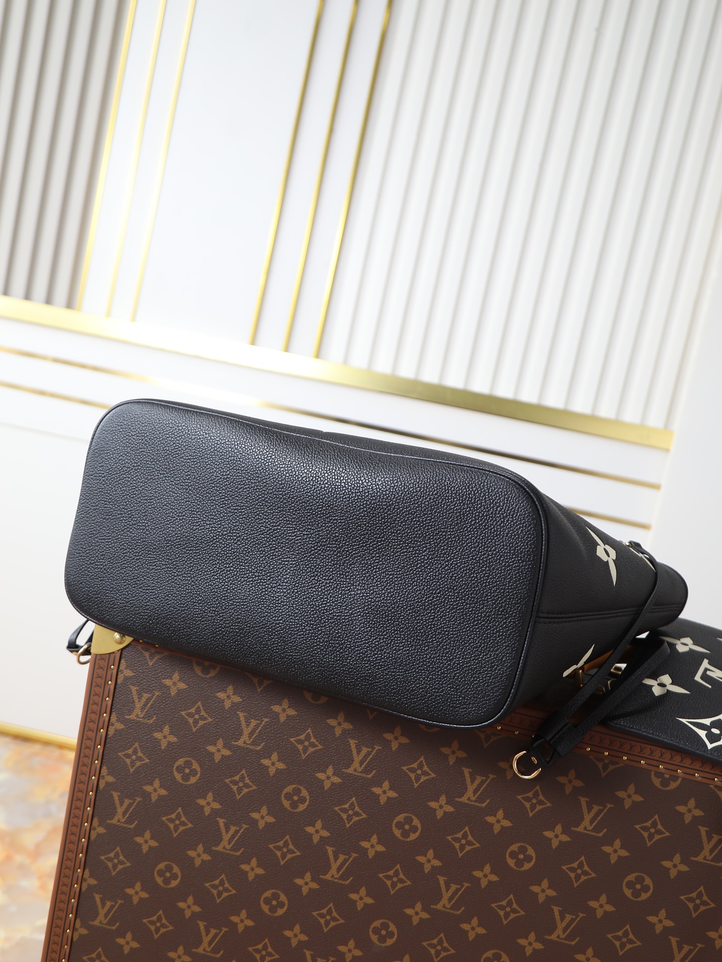 Neverfull MM Monogram Empreinte Leather Tote Bag - Image 4