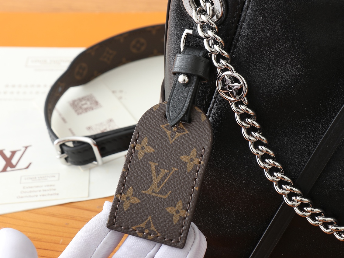 Louis Vuitton CarryAll BB Shoulder Bag - Image 4
