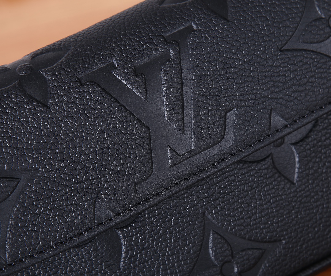 Louis Vuitton Wallet on Chain Ivy - Image 4