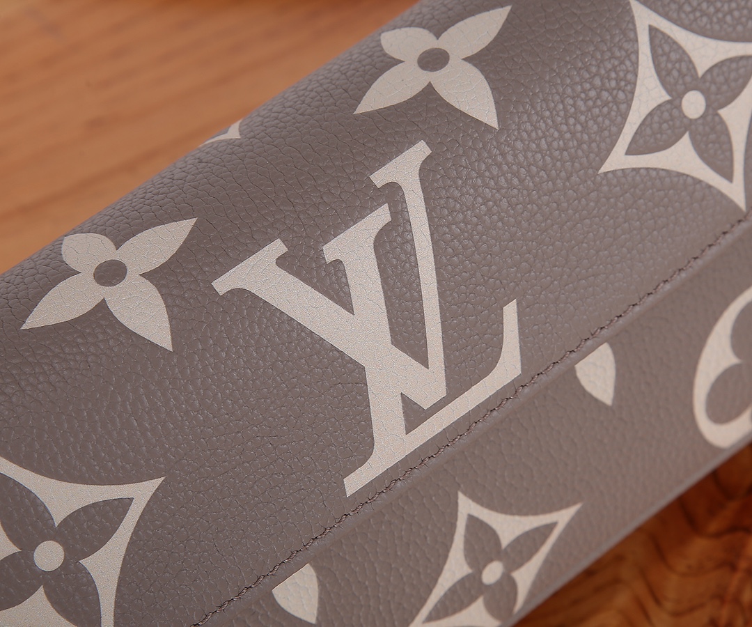 Wallet on Chain Ivy Monogram Empreinte Leather Bag - Image 4