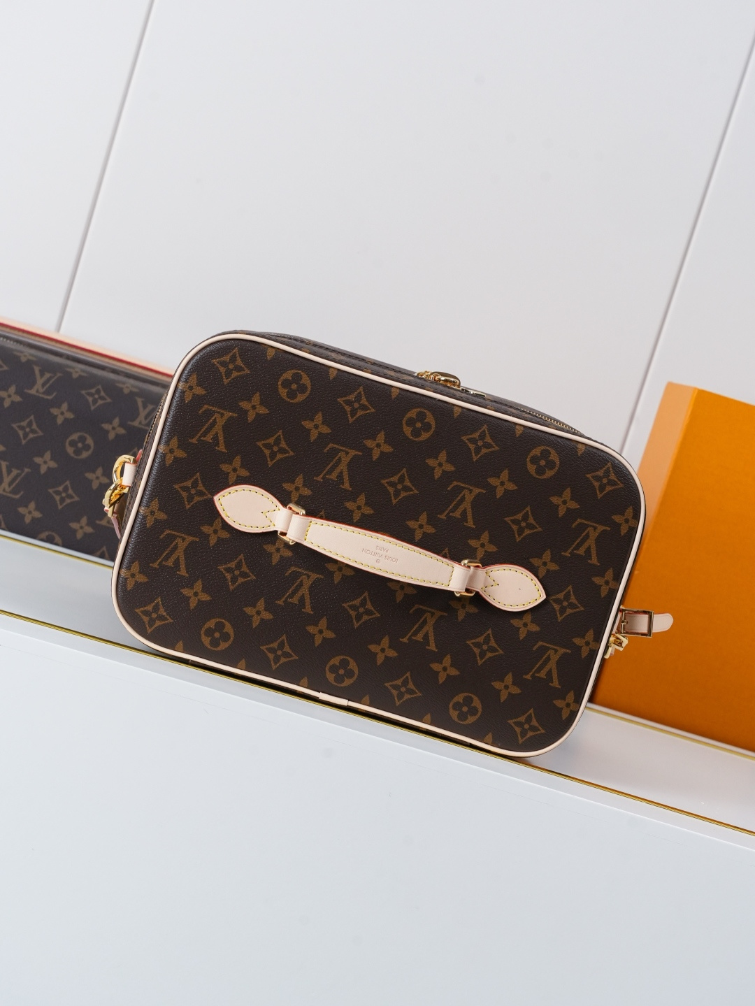 Louis Vuitton Nice Vanity Case M44935 in Monogram Canvas - Image 4