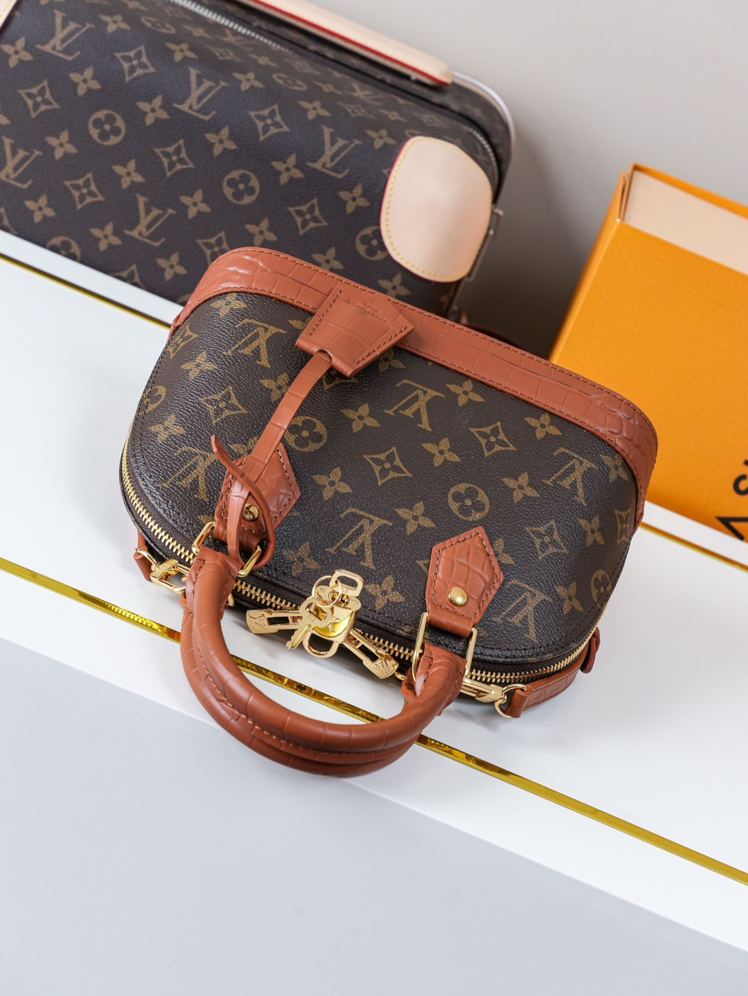 Louis Vuitton Alma BB Monogram Handbag - Image 4