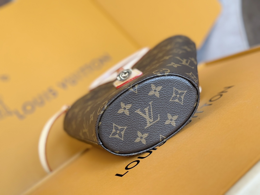Louis Vuitton Rivage BB Handbag - Image 4