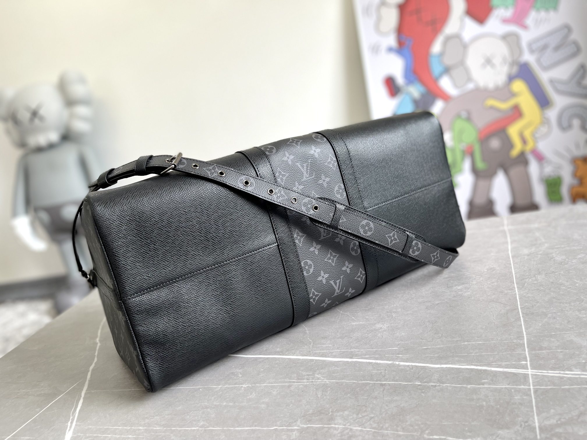 Louis Vuitton Taiga Keepall 50 Travel Bag Black - Image 4