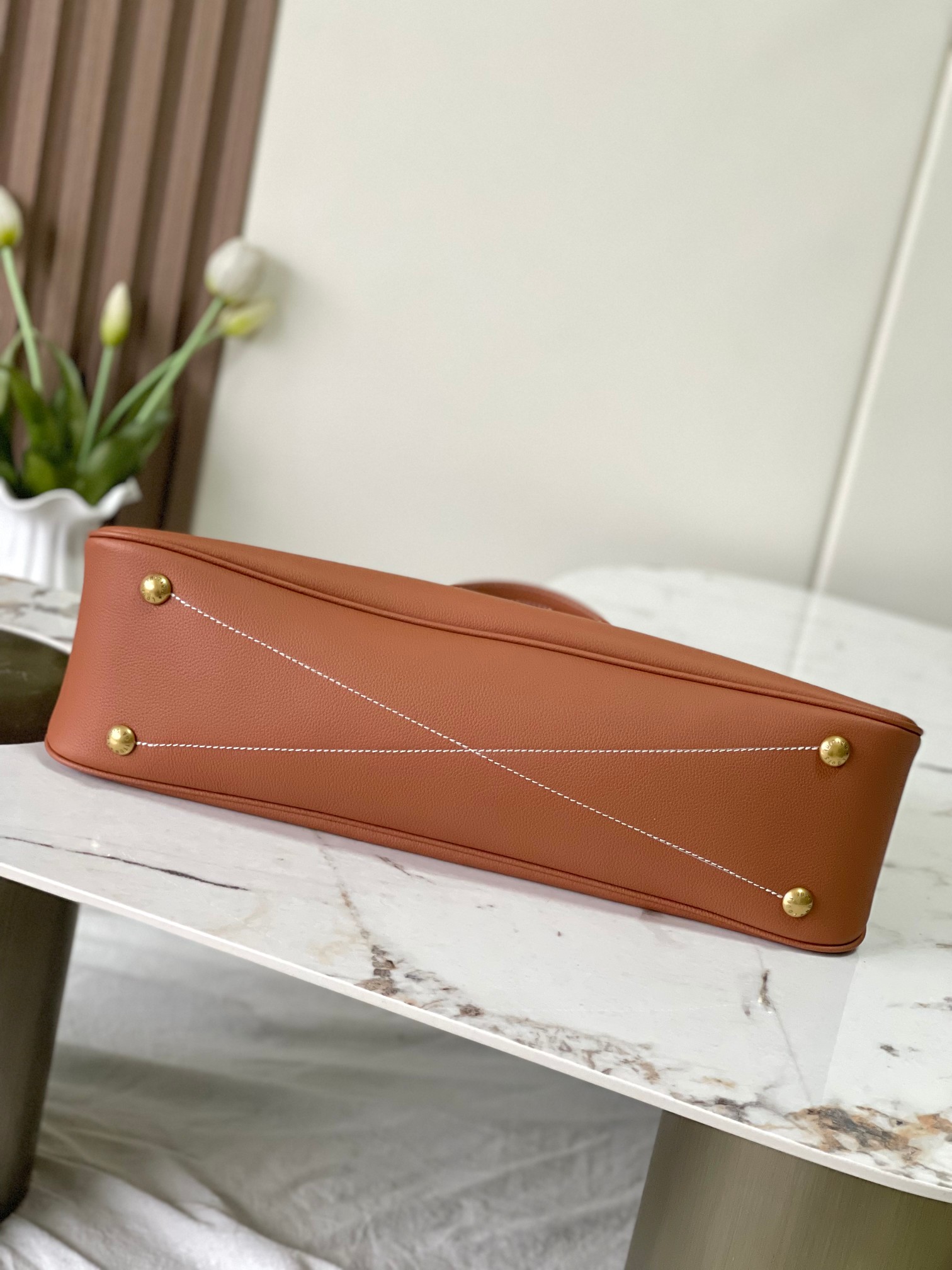 Low Key Leather Travel Bag - Image 4