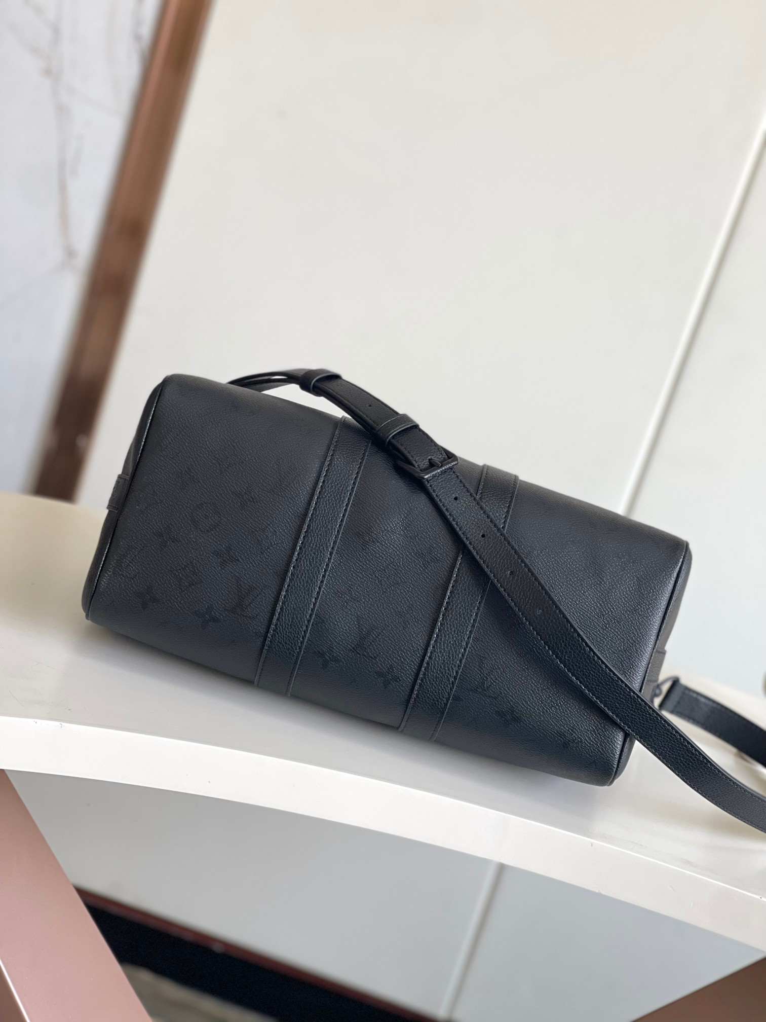 Louis Vuitton Keepall Bandoulière 35 Travel Bag - Image 4
