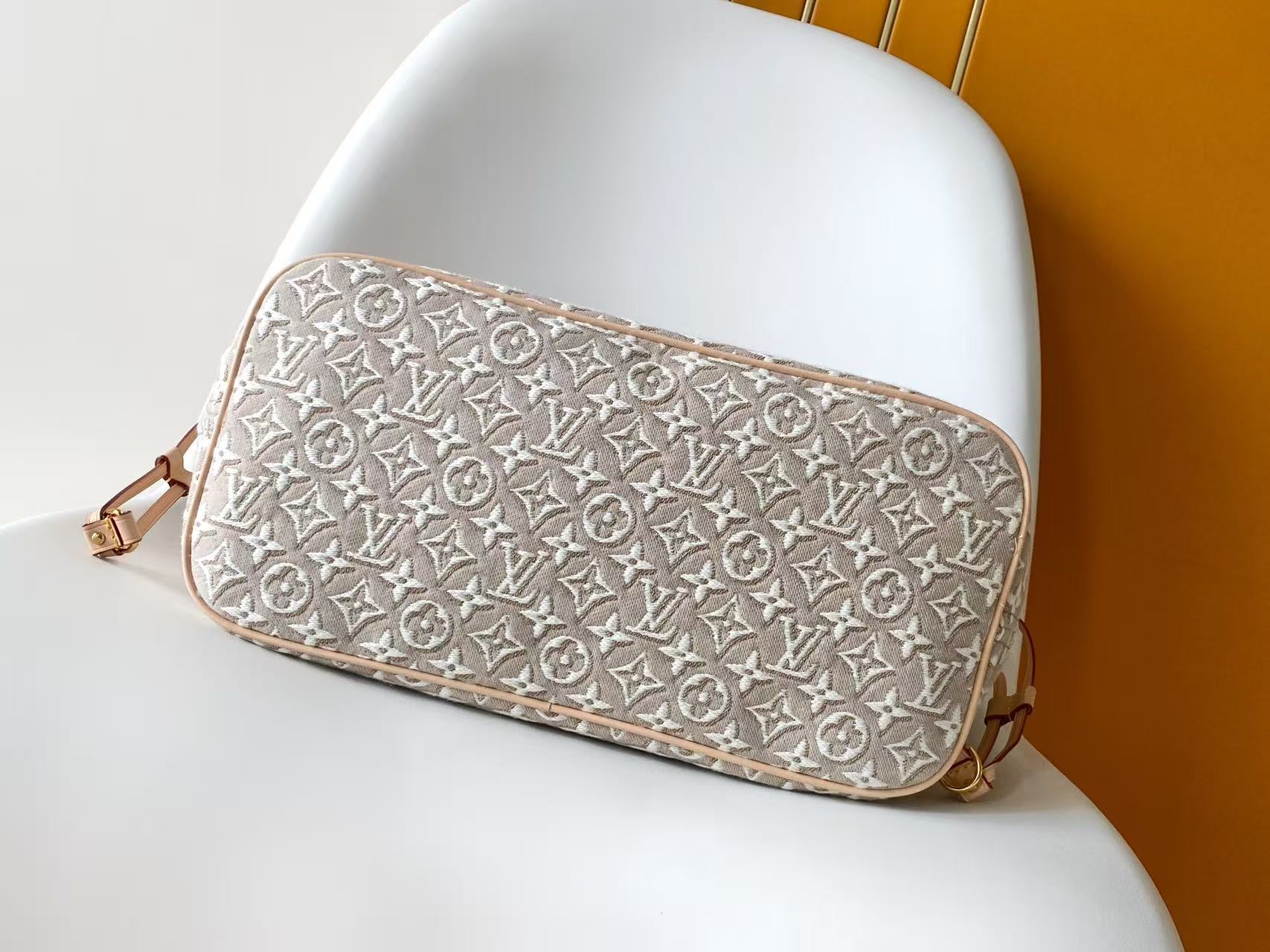Louis Vuitton Neverfull MM Tote Bag in Monogram Emblème Peuplier - Image 4