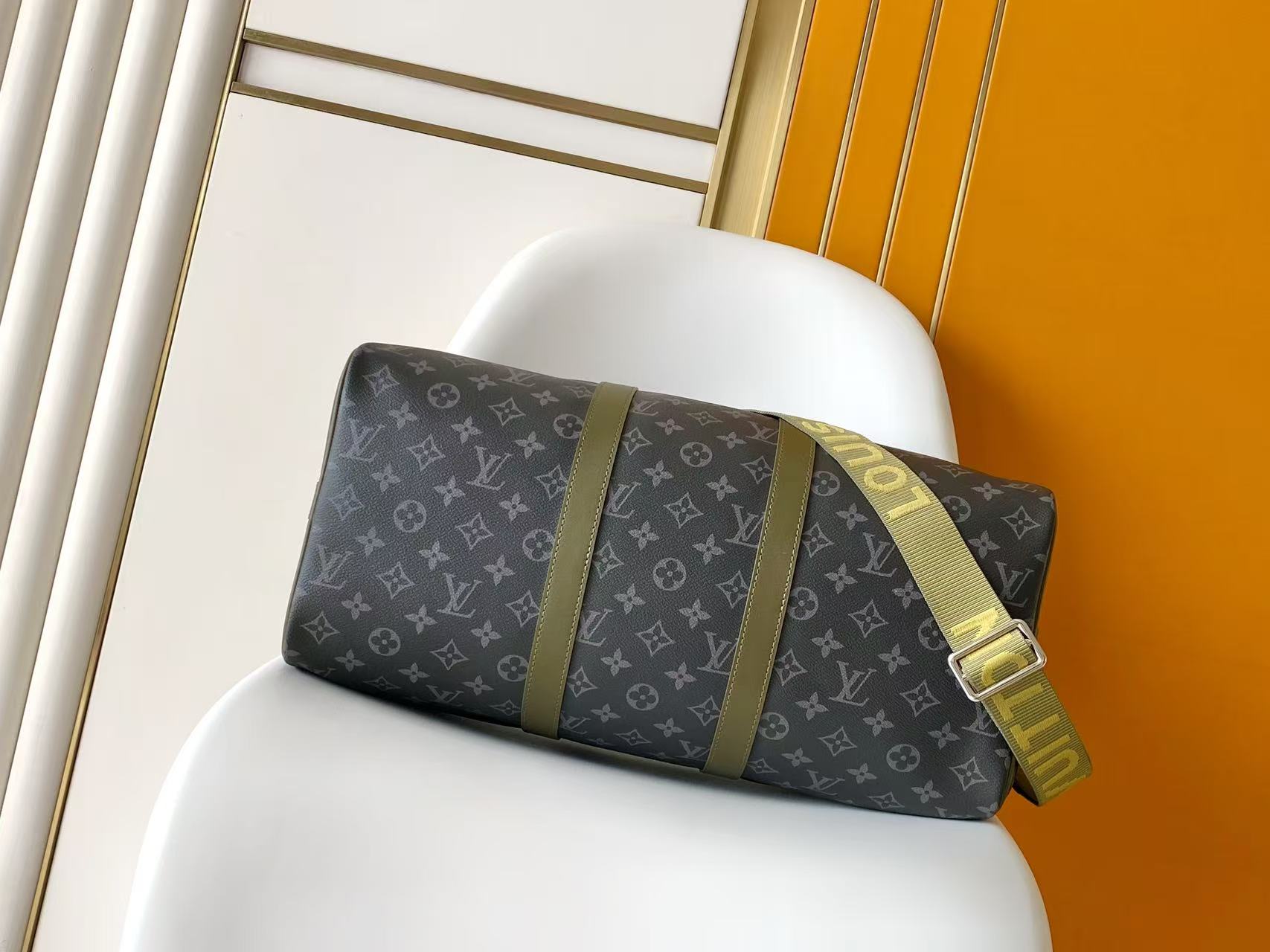 Louis Vuitton Keepall Bandoulière 45 Travel Bag in Monogram Eclipse Coated Canvas - Image 4