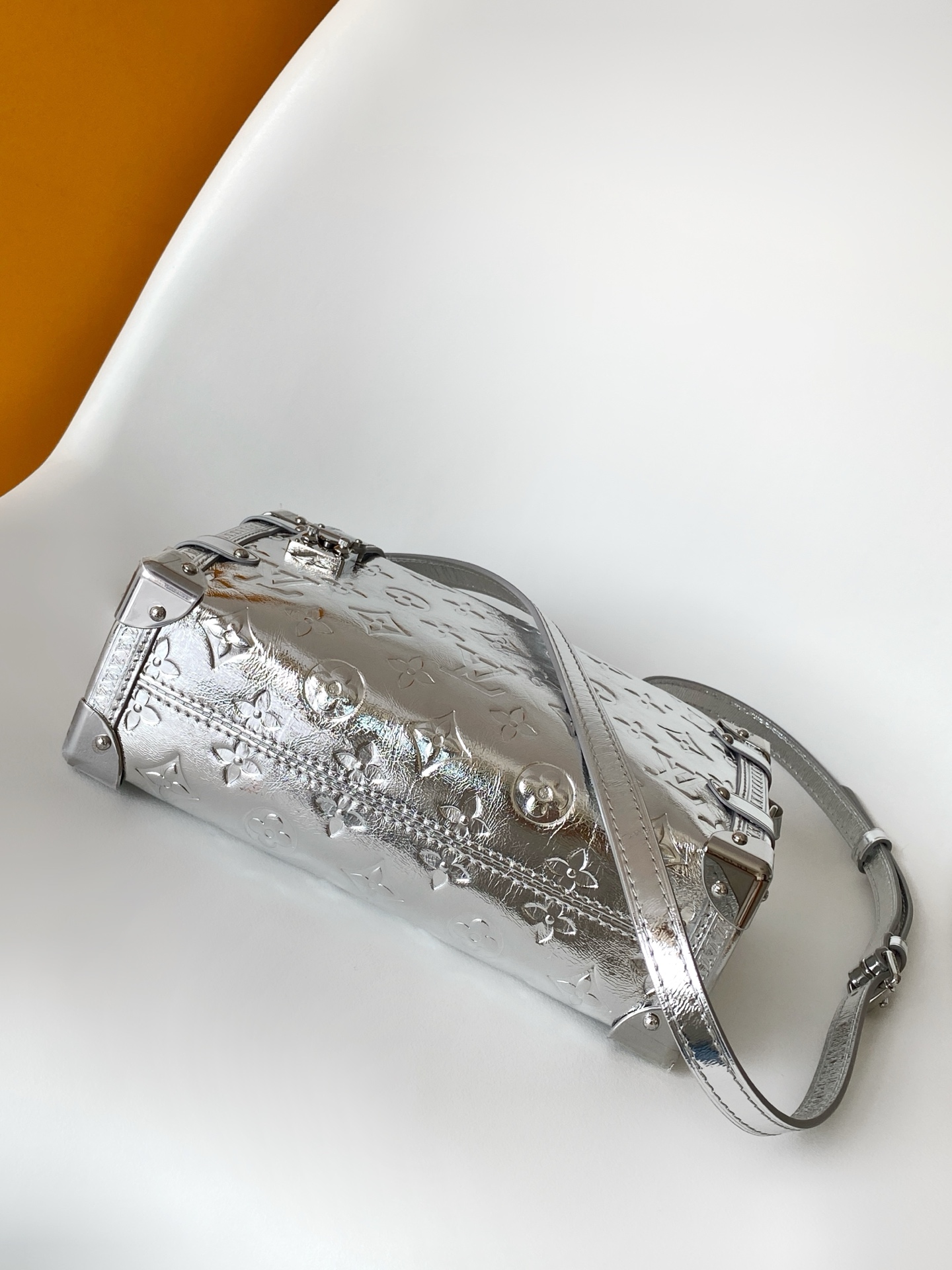 Louis Vuitton Monogram Miroir Side Trunk Medium Handbag - Image 4