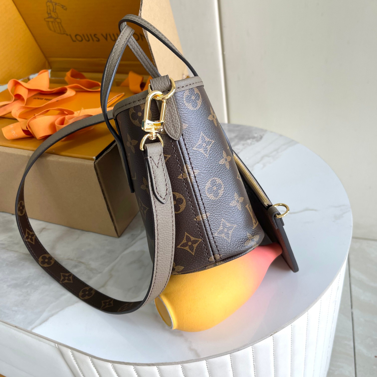 Neverfull BB Reversible Tote Bag in Damier Azur Canvas - Image 4
