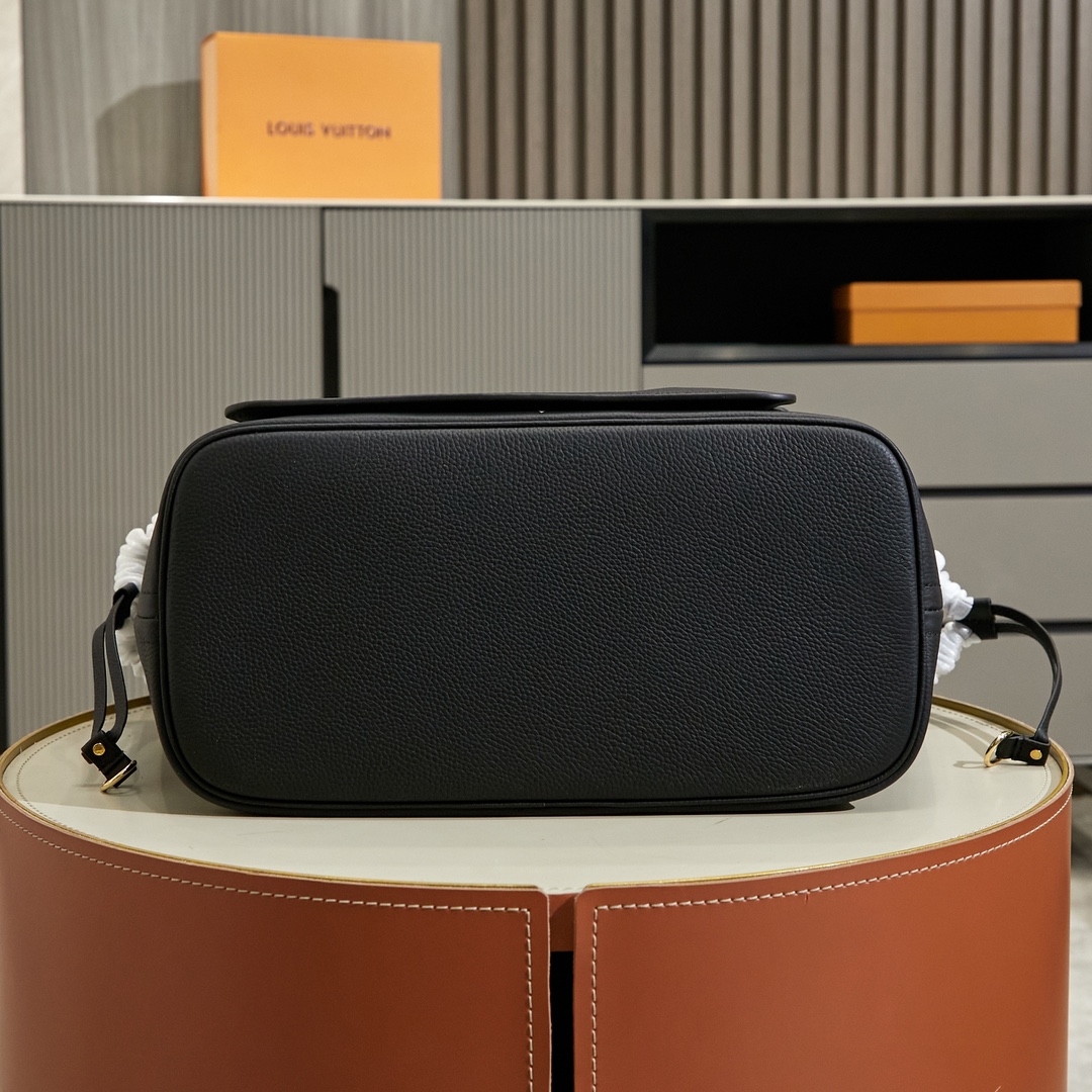Louis Vuitton Neverfull MM Tote Bag - Image 4