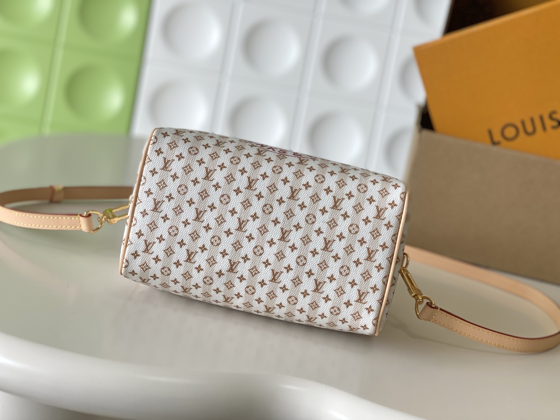 Louis Vuitton Speedy Bandoulière 20 Crossbody Bag - Image 4