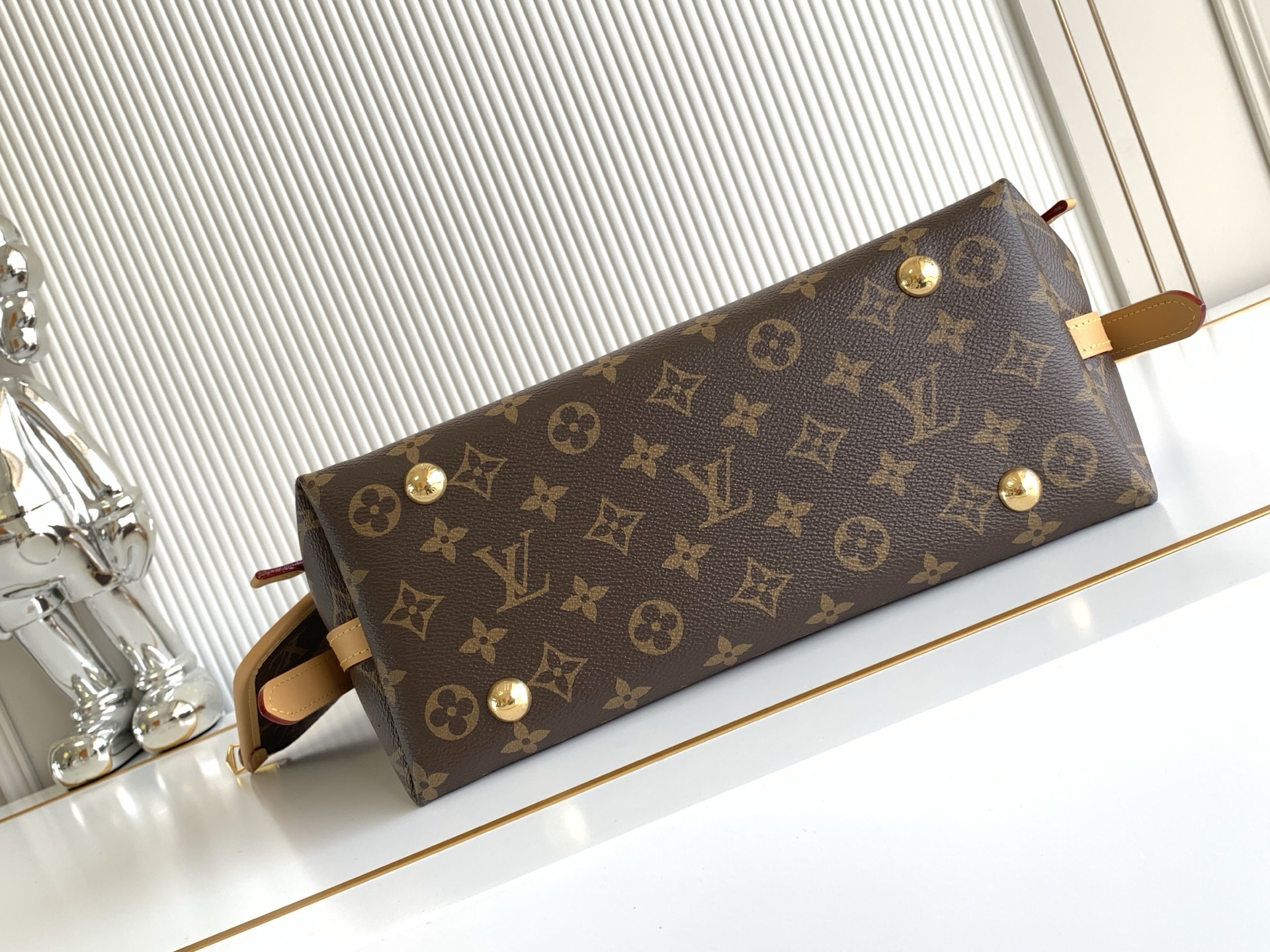 Louis Vuitton CarryAll PM Monogram Canvas Handbag - Image 4