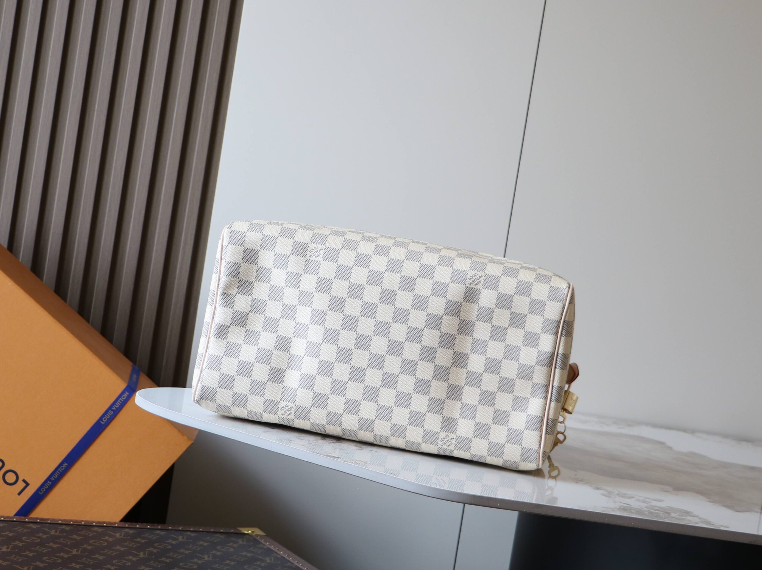 Louis Vuitton Speedy Handbag in Damier Canvas - Image 4