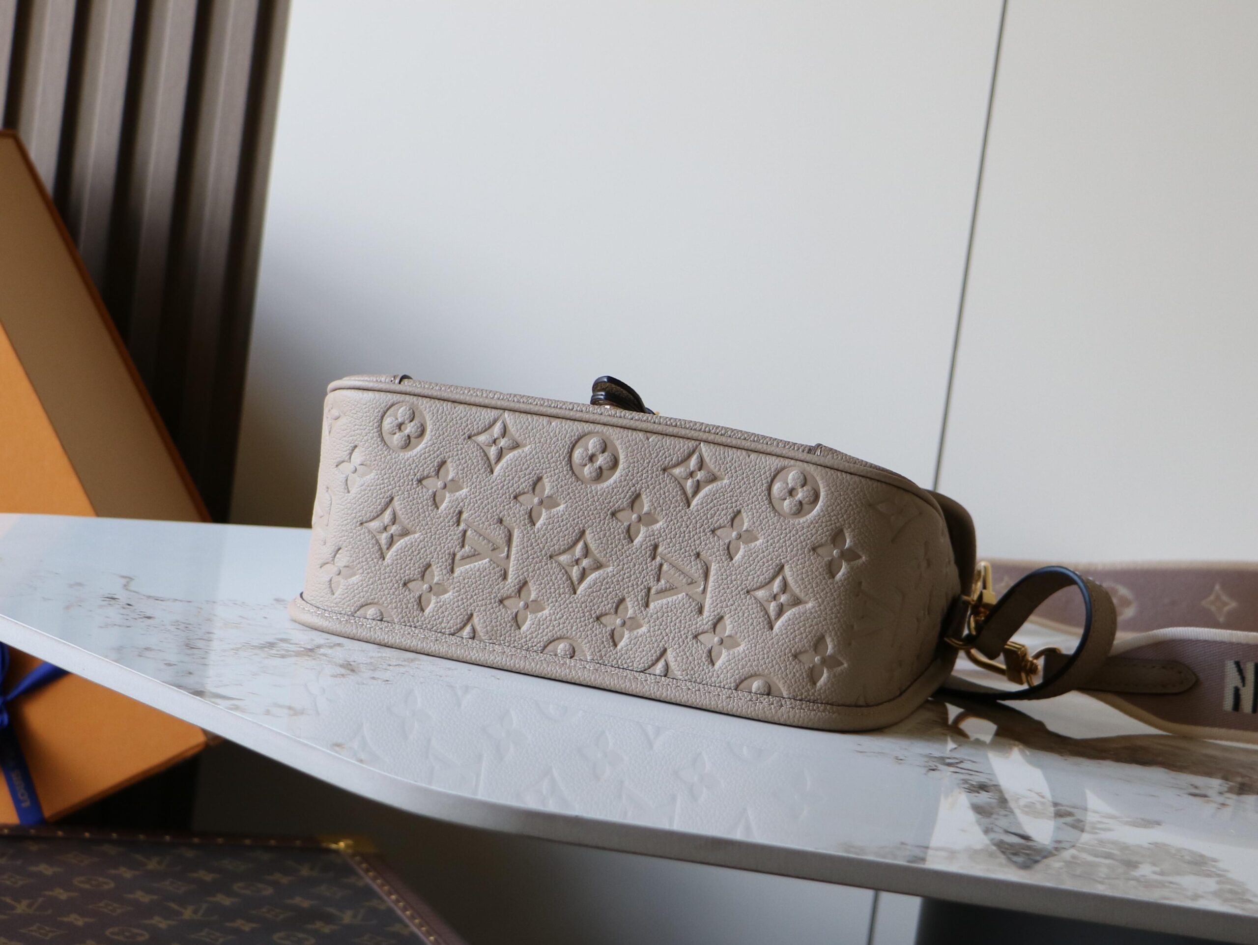 Louis Vuitton Diane Handbag in Monogram Empreinte Embossed Leather - Image 4
