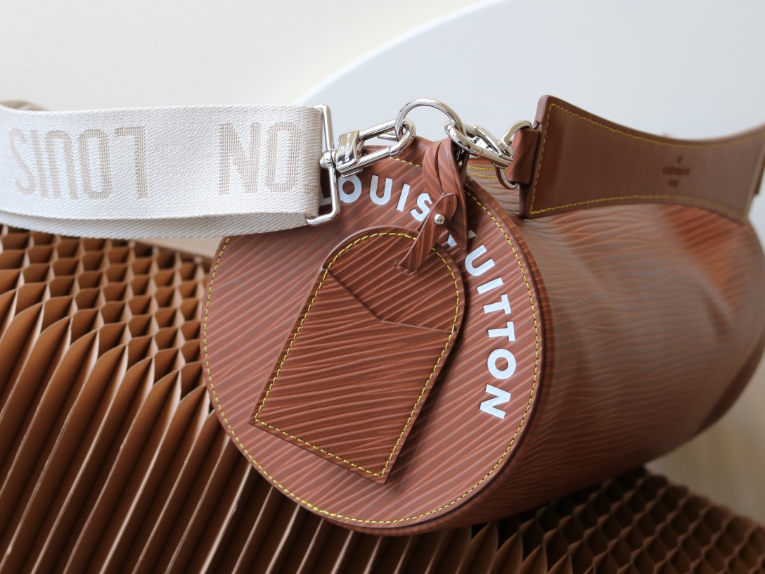 Louis Vuitton Soft Polochon Crossbody Bag M23092 - Image 4