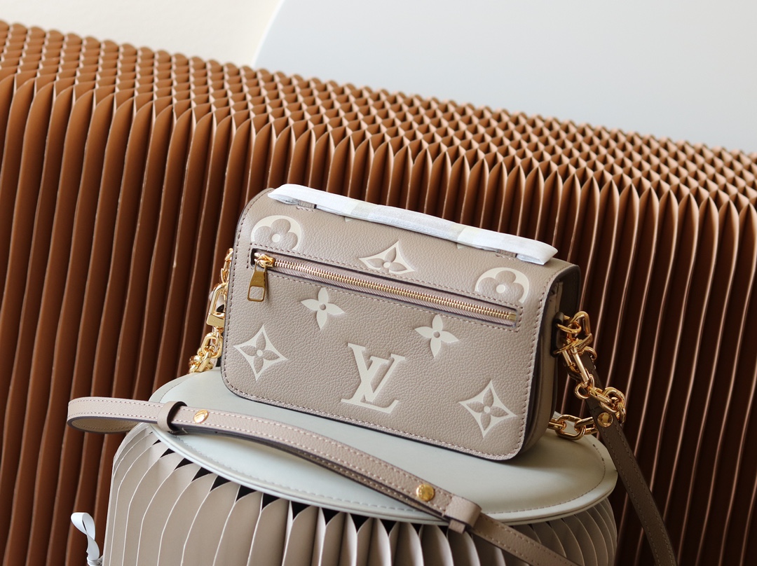 Louis Vuitton Pochette Métis East West Shoulder Bag - Image 4