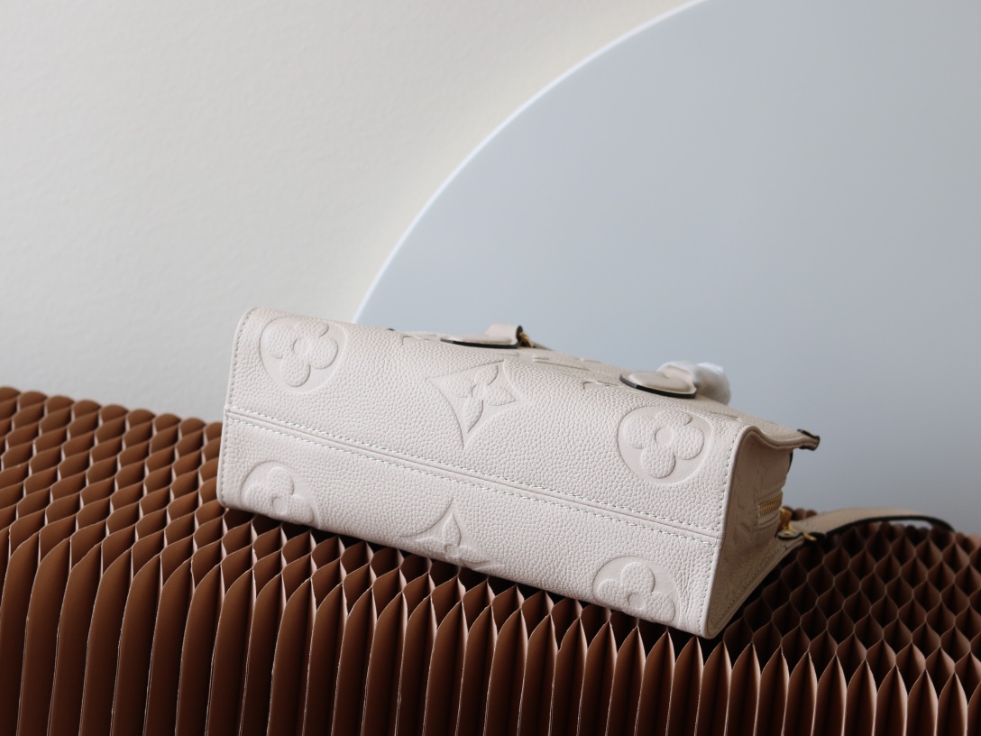Louis Vuitton OnTheGo Small Tote Bag in Giant Monogram Leather - Image 4