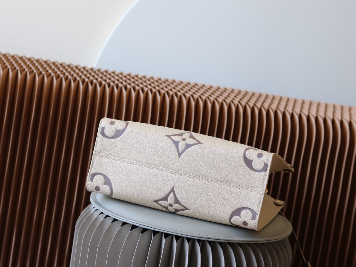 Louis Vuitton Onthego Small Tote Bag in Monogram Empreinte Leather - Image 4