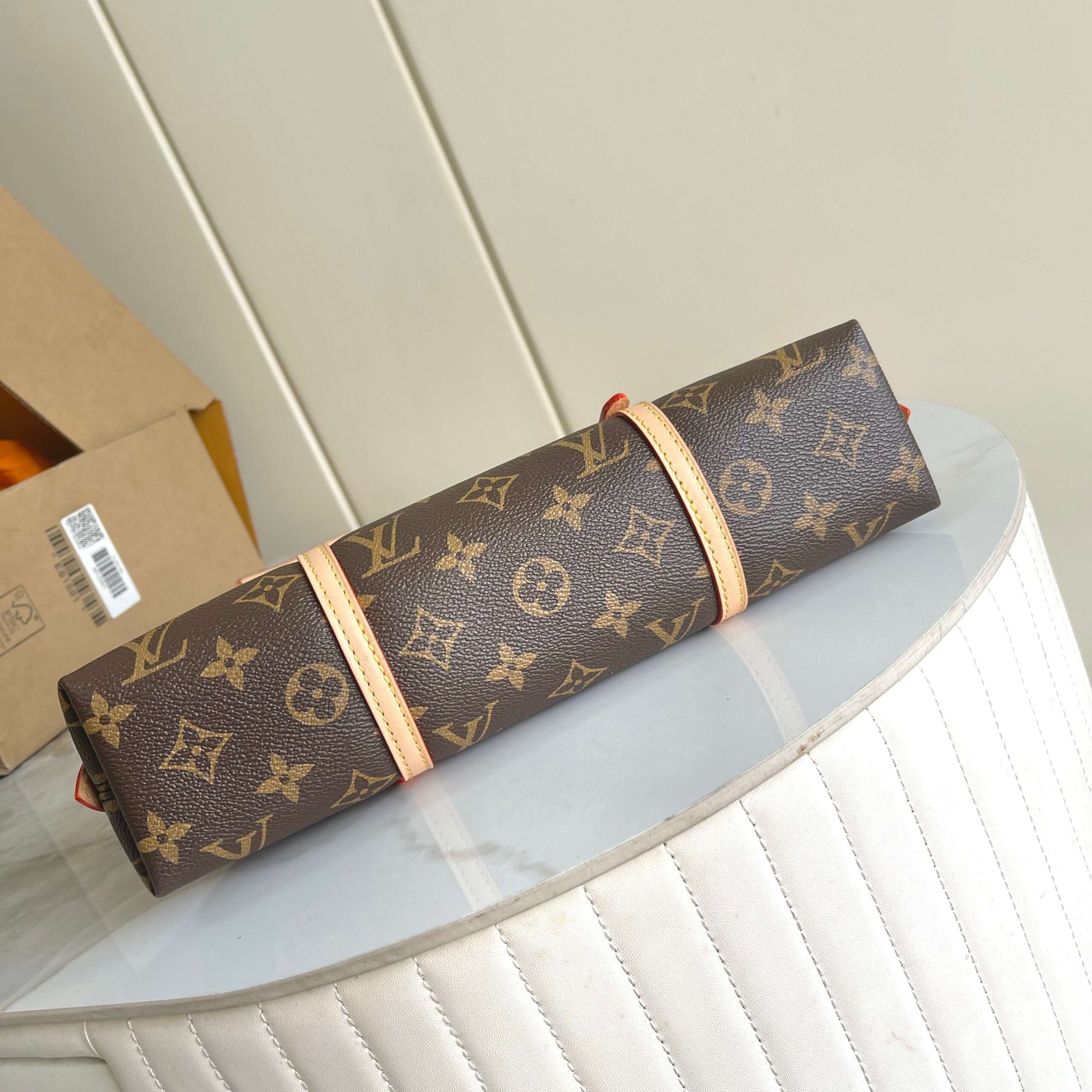 Louis Vuitton Squire East West Shoulder Bag - Image 4