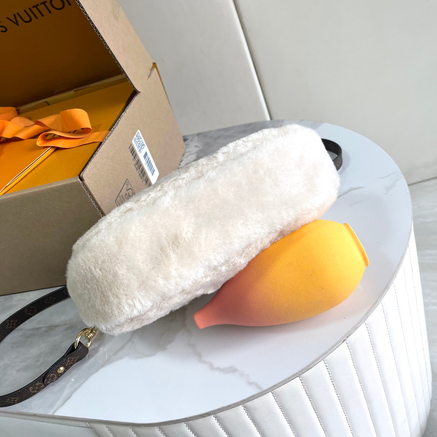 Louis Vuitton Sunset Bag in Ivory Shearling - Image 4