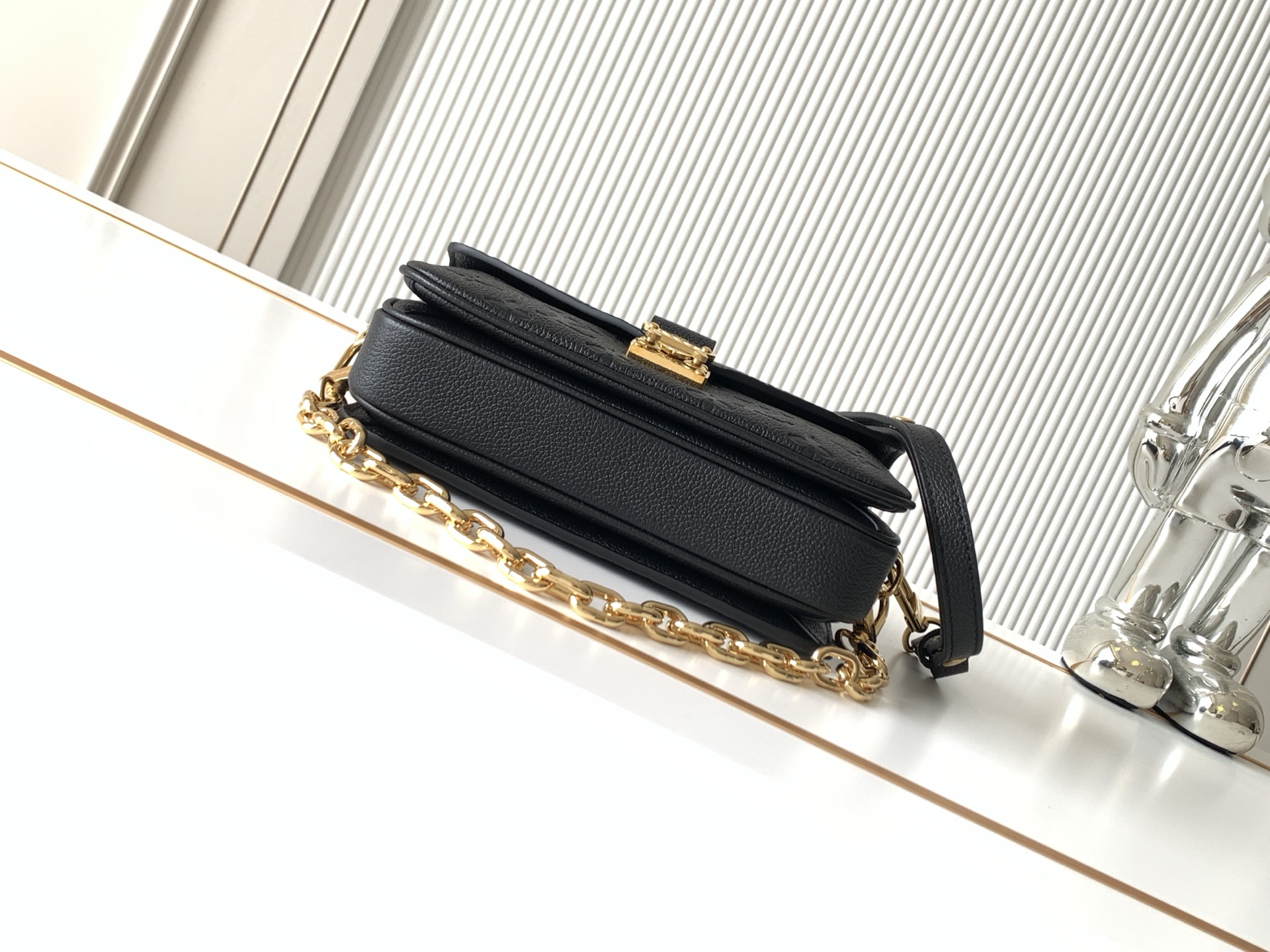 Louis Vuitton Pochette Métis East West Shoulder Bag - Image 4
