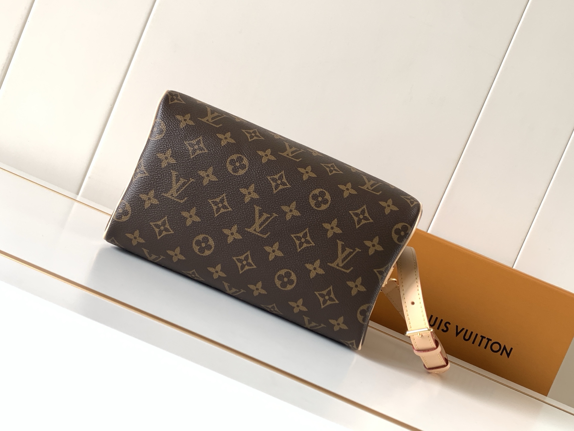 Louis Vuitton Speedy Bandoulière 25 Monogram Canvas Shoulder Bag - Image 4