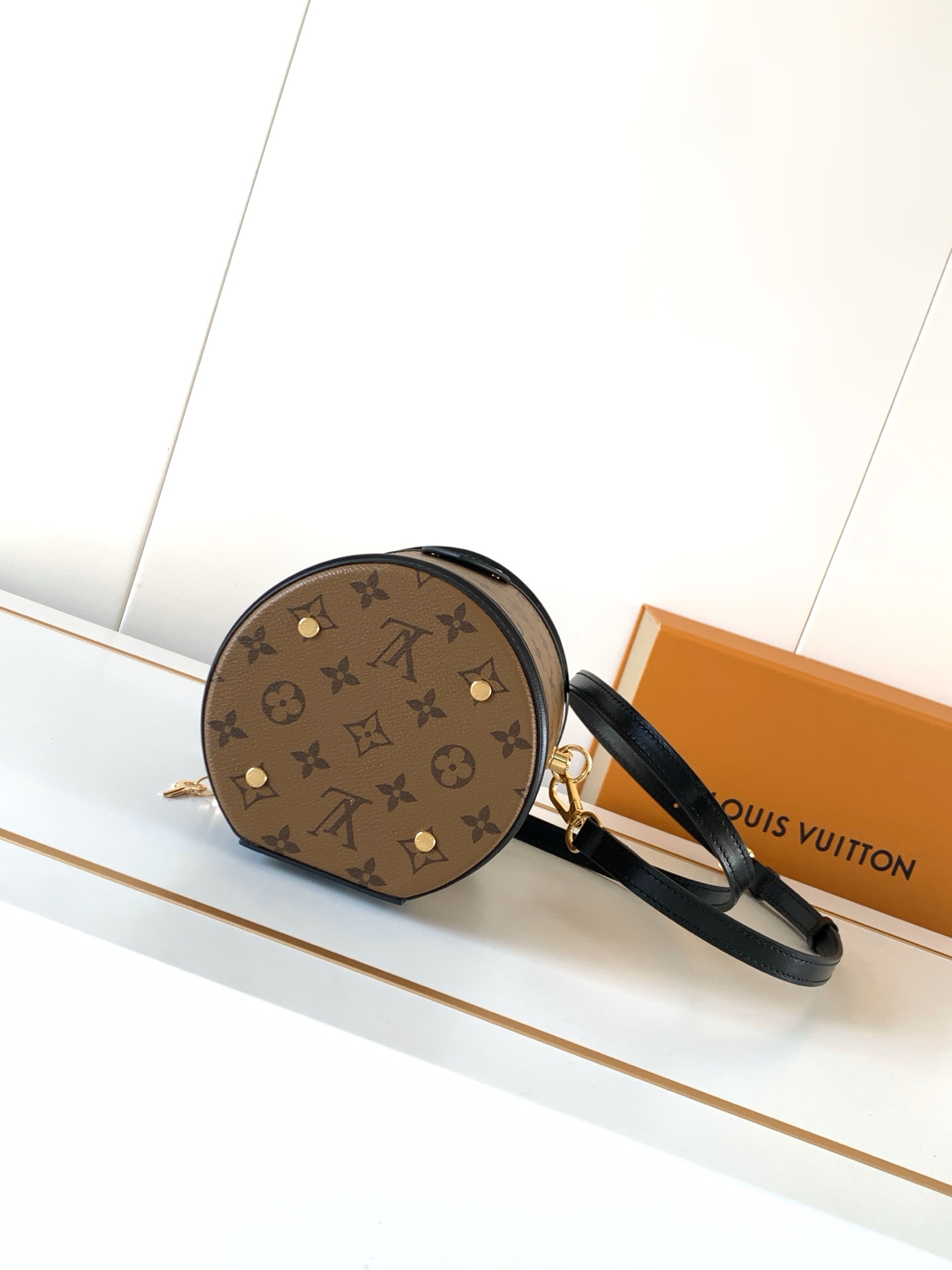 Louis Vuitton Vanity Handbag in Monogram Canvas - Image 4