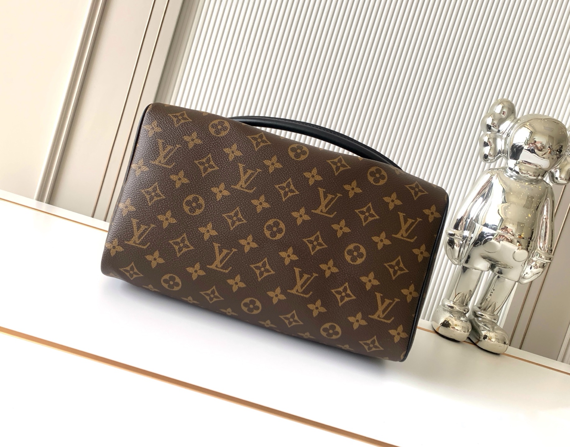 Louis Vuitton Speedy Soft 30 Dark Monogram Handbag - Image 4