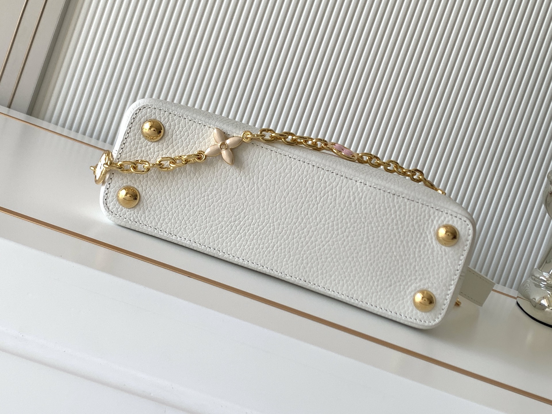 Louis Vuitton Capucines BB Handbag in Taurillon Leather - Image 4