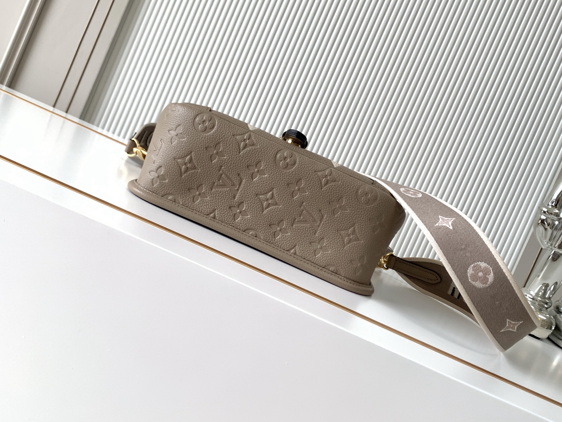Louis Vuitton Diane Shoulder Bag M46583 in Monogram Empreinte Leather - Image 4