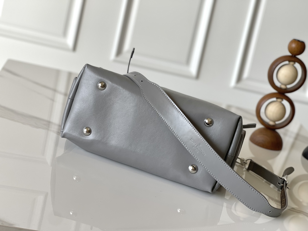 CarryAll Dark Medium Handbag in Lambskin Leather - Image 4