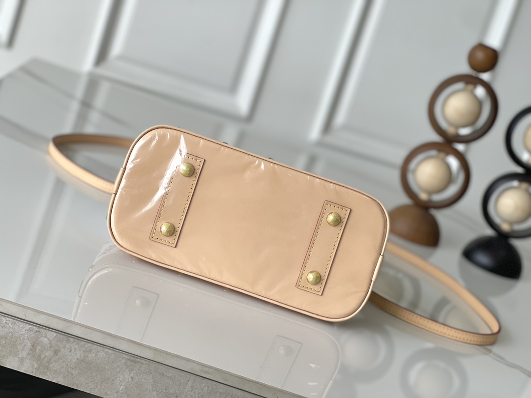 Louis Vuitton Alma BB M13078 Handbag in White - Image 4