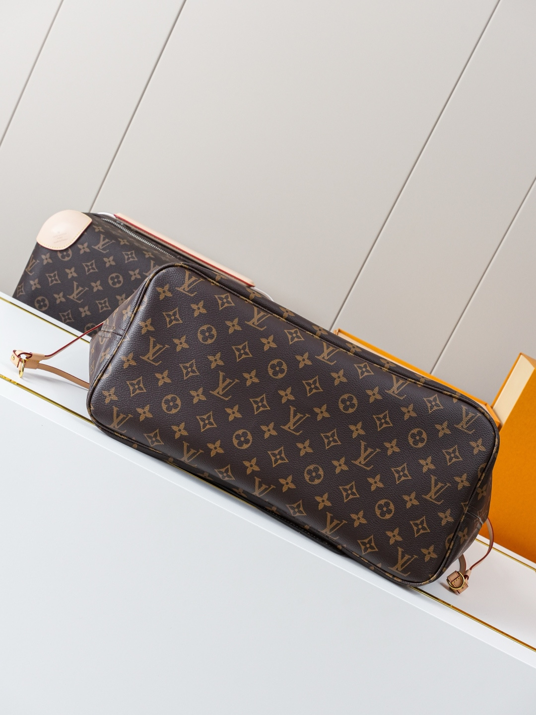 Louis Vuitton Neverfull GM Monogram Tote Bag - Image 4